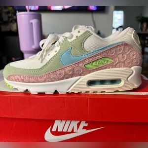Nike Womens Air Max 90 Sneakers SIZE 10